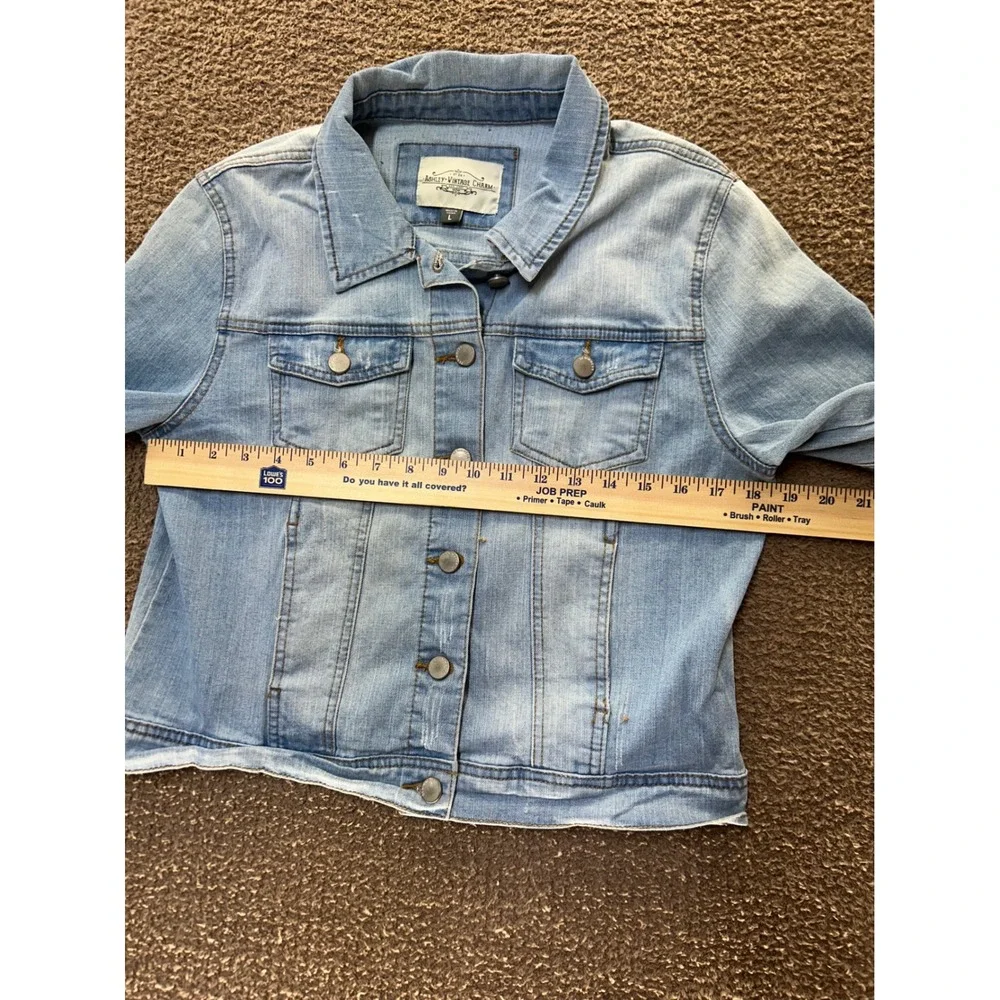 Ashley-Vintage Charm Womens Light Wash Denim Trucker Jacket Raw Hem JK-JR-0455 L